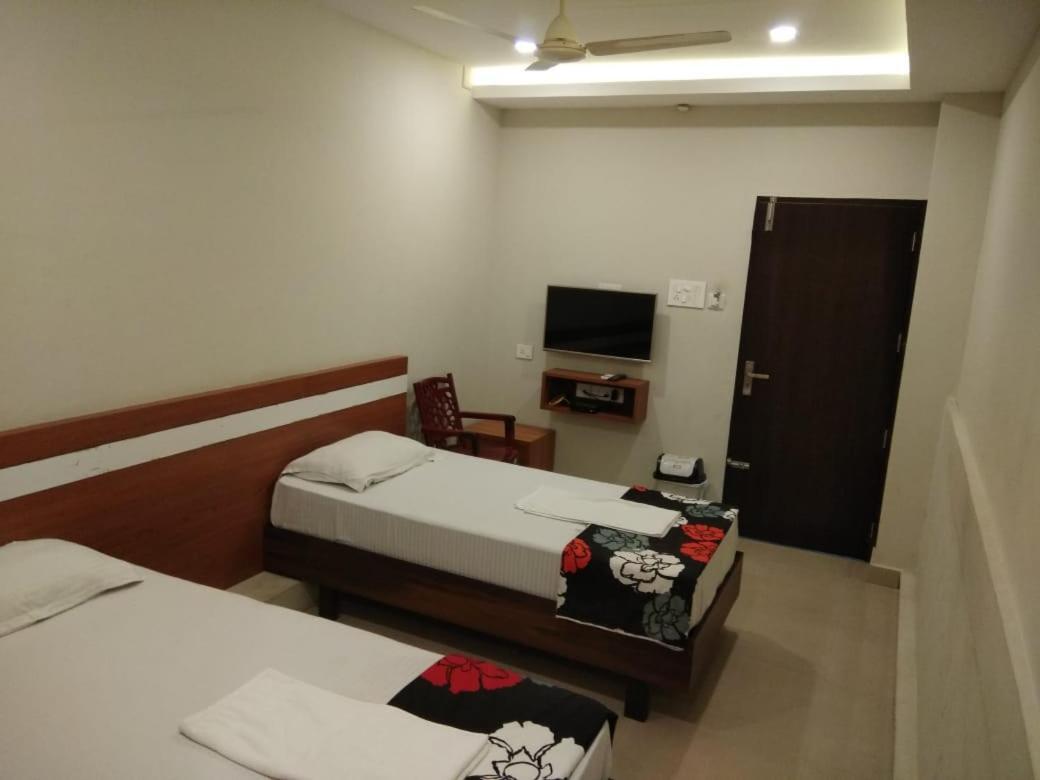 Tirur Tourist Home Exterior photo