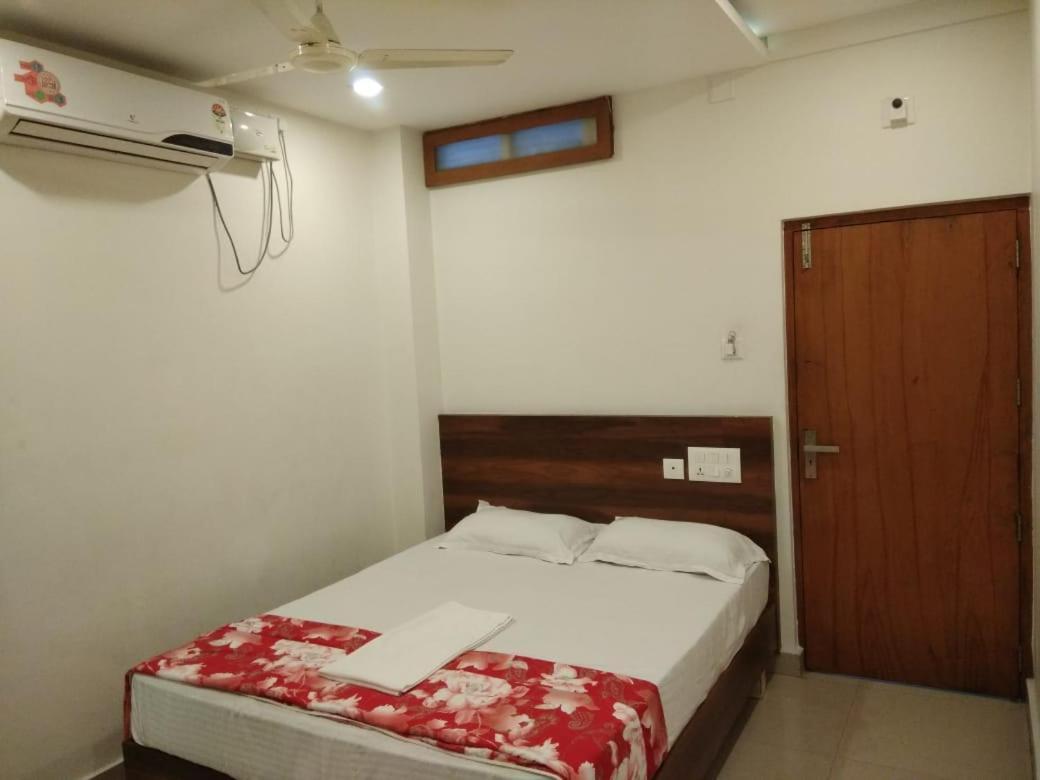 Tirur Tourist Home Exterior photo